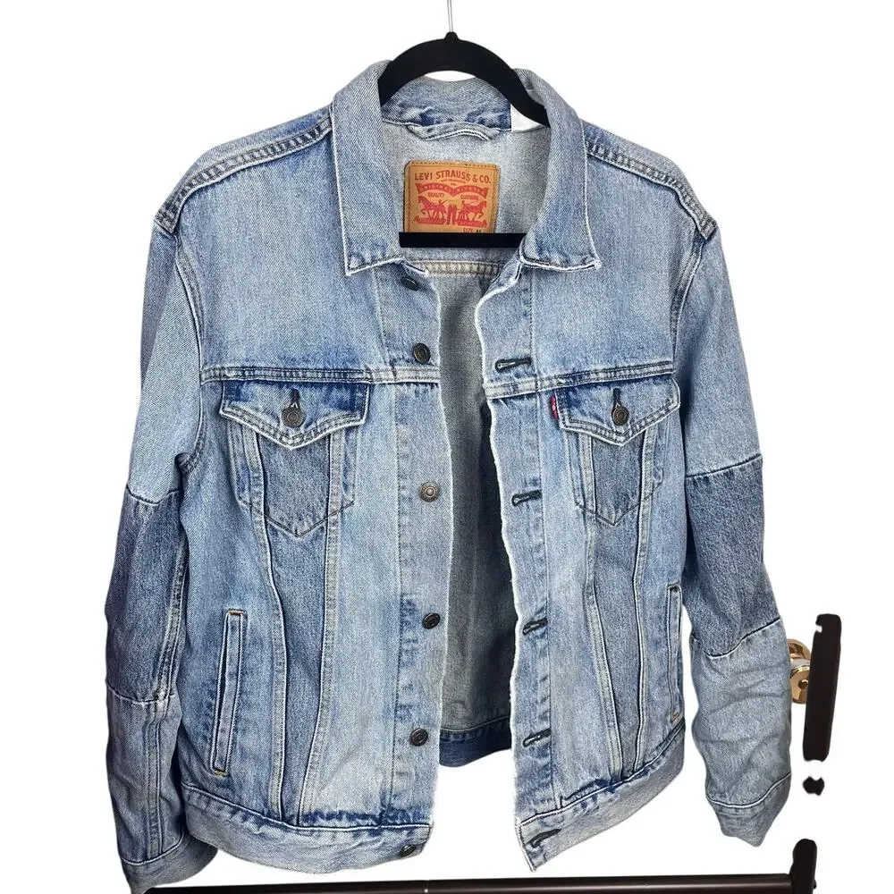 Levi’s Denim Trucker Jacket — Men’s Medium Classic Button Front